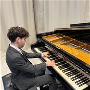 Domina el arte del piano en Sevilla | Clases con pianista del Conservatorio Superior